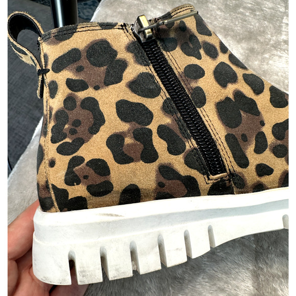 Blondo Flora Waterproof Leopard Print Sneaker Chelsea Boots Womens Size 8.5 - Picture 8 of 10